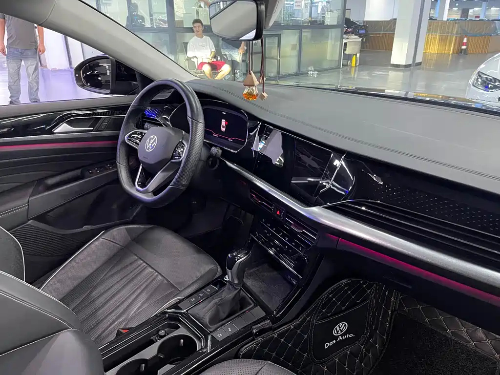 VOLKSWAGEN PASSAT 2023
