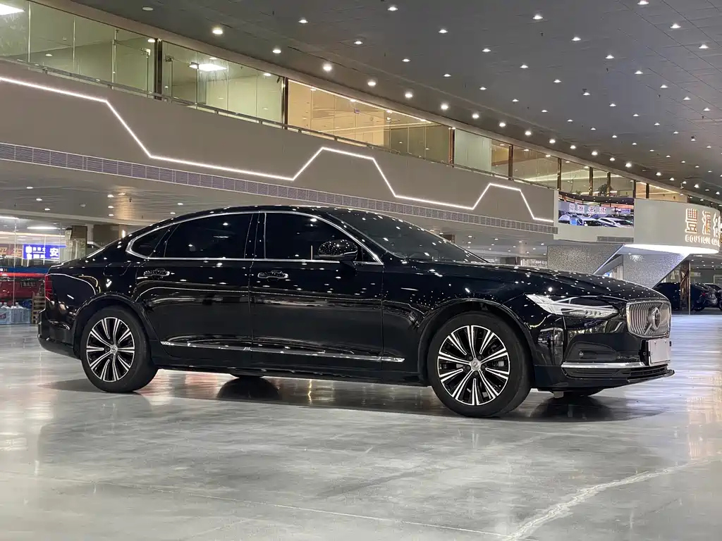 VOLVO S90 2021