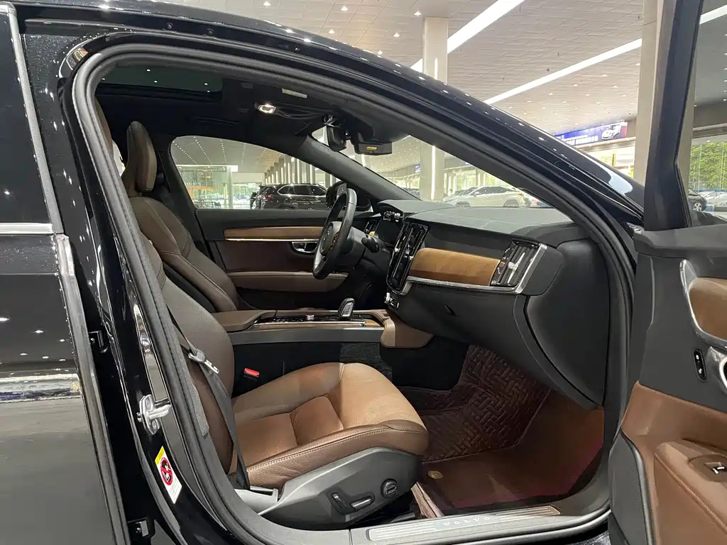 VOLVO S90 2021