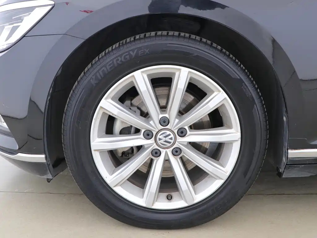 VOLKSWAGEN MAGOTAN 2020