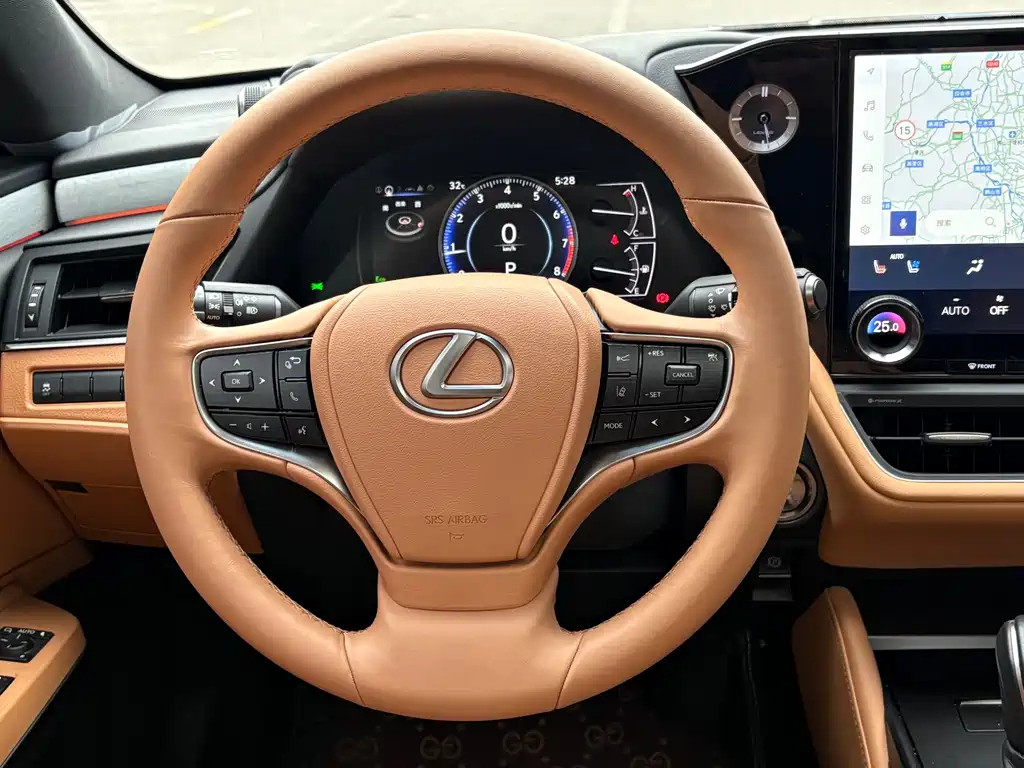 LEXUS ES 2025