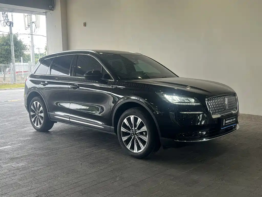 LINCOLN ADVENTURER 2022