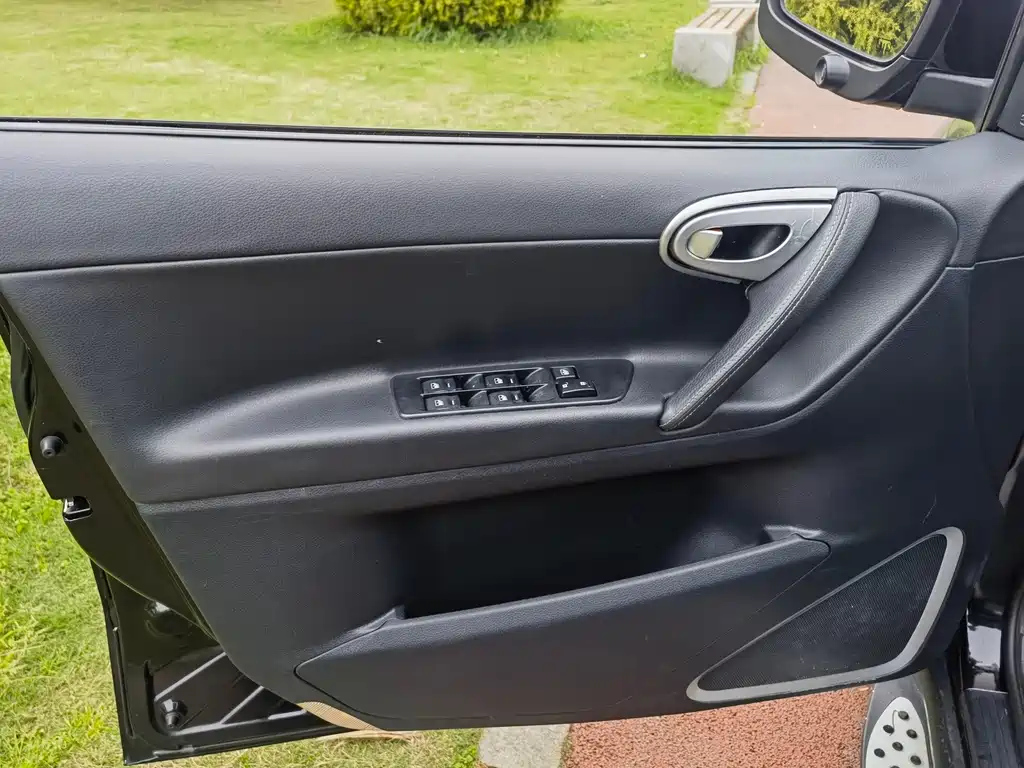 LUXGEN BIG 7 SUV 2014