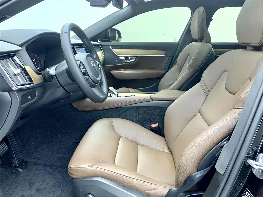 VOLVO S90 2023