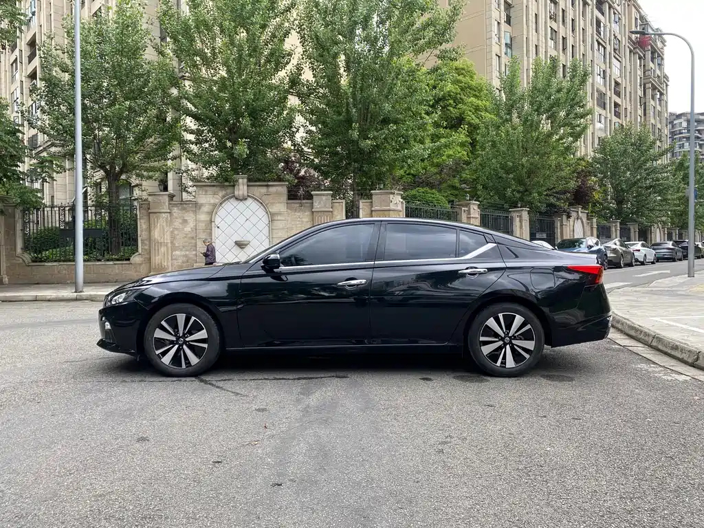 NISSAN TEANA 2022