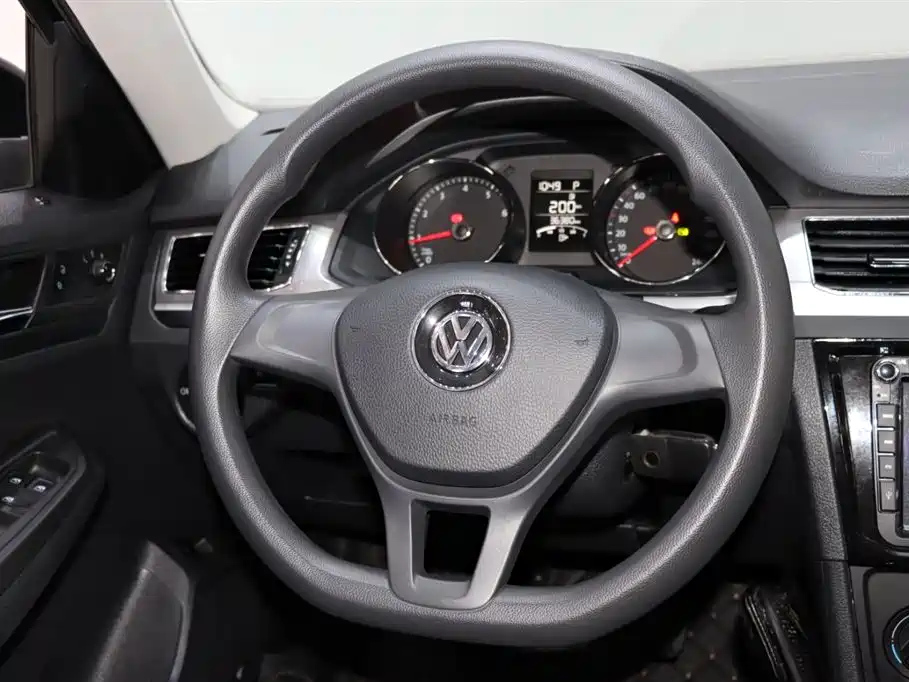 VOLKSWAGEN BORA 2018
