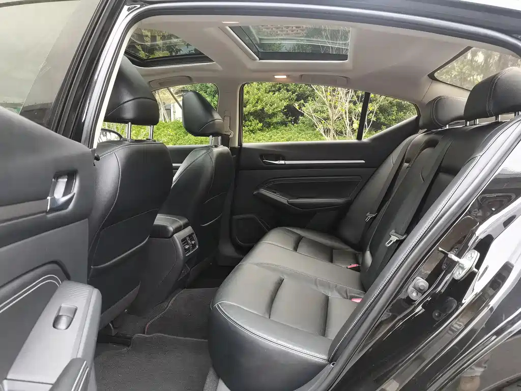 NISSAN TEANA 2019