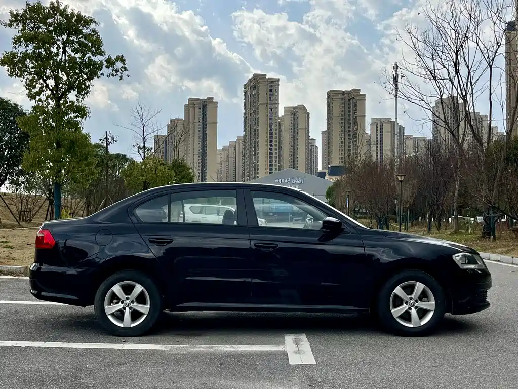 VOLKSWAGEN LAVIDA 2015