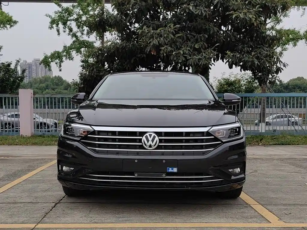 VOLKSWAGEN SAGITAR 2022