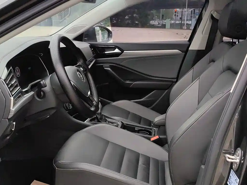 VOLKSWAGEN SAGITAR 2022