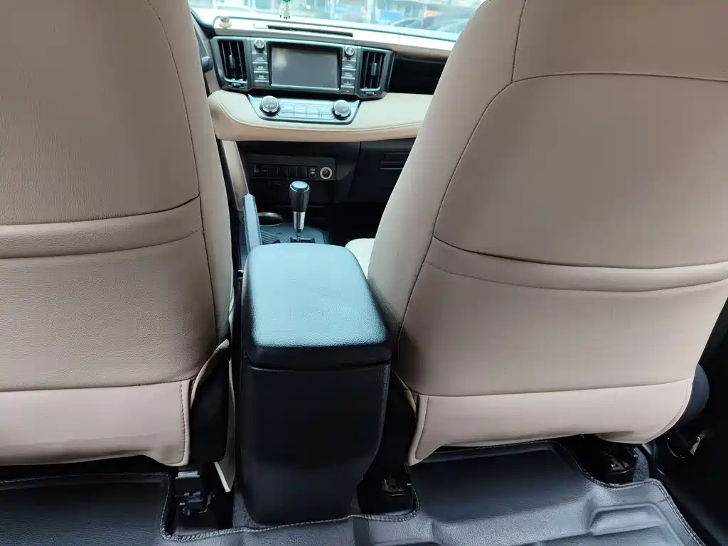 TOYOTA RAV4 RONGFANG 2015