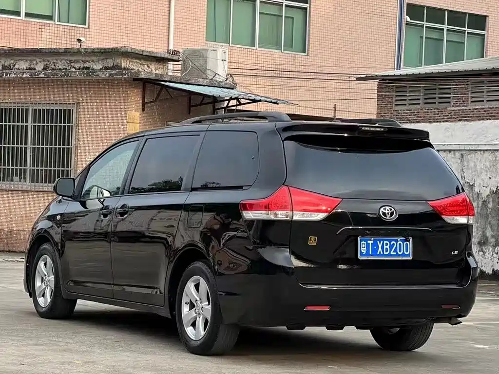 TOYOTA SIENNA 2014