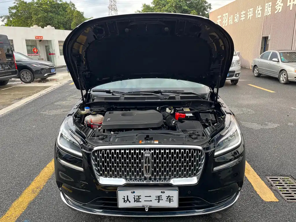 LINCOLN ADVENTURER 2020