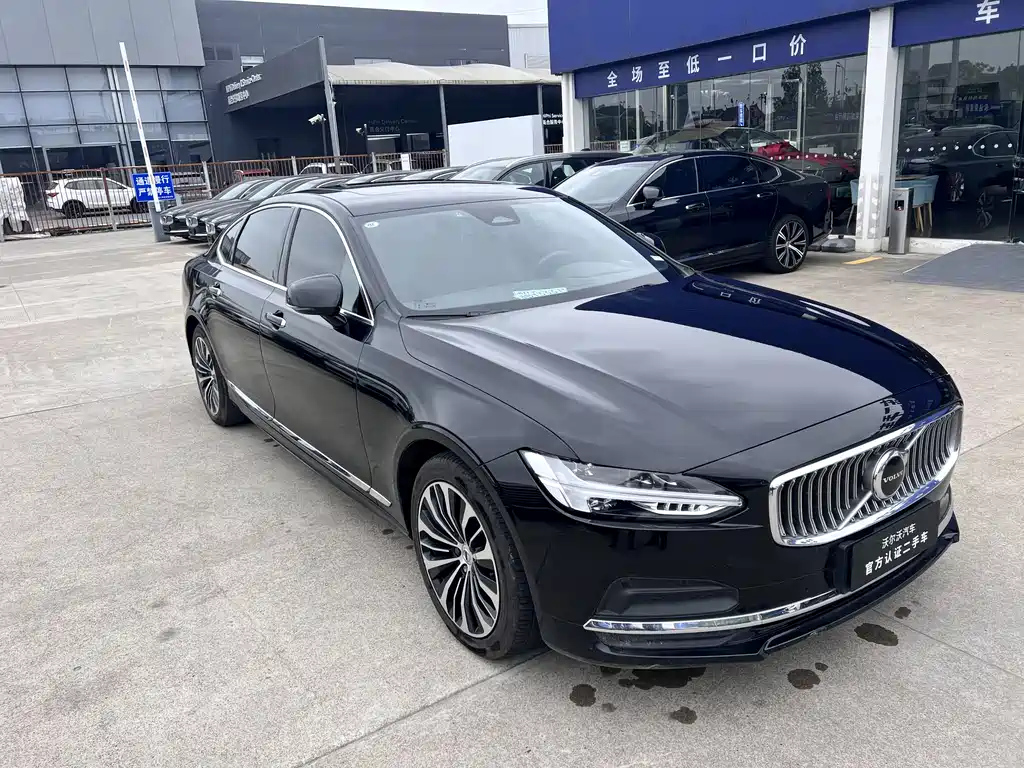 VOLVO S90 2023