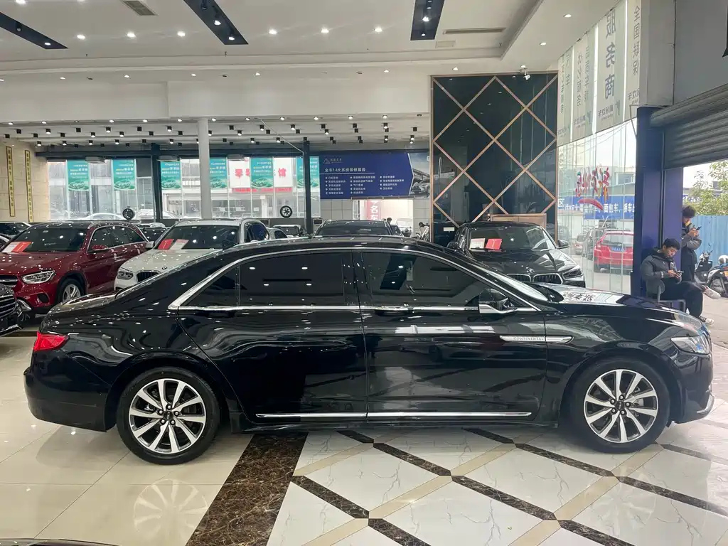 LINCOLN CONTINENTAL 2021