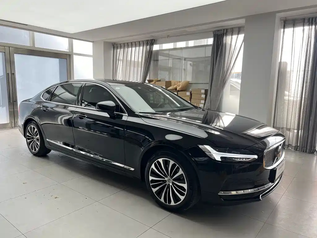 VOLVO S90 2023