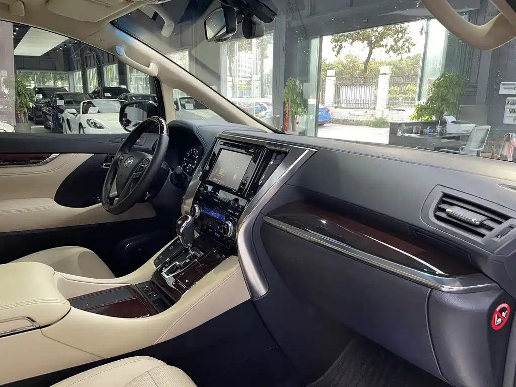 TOYOTA ALPHARD 2016
