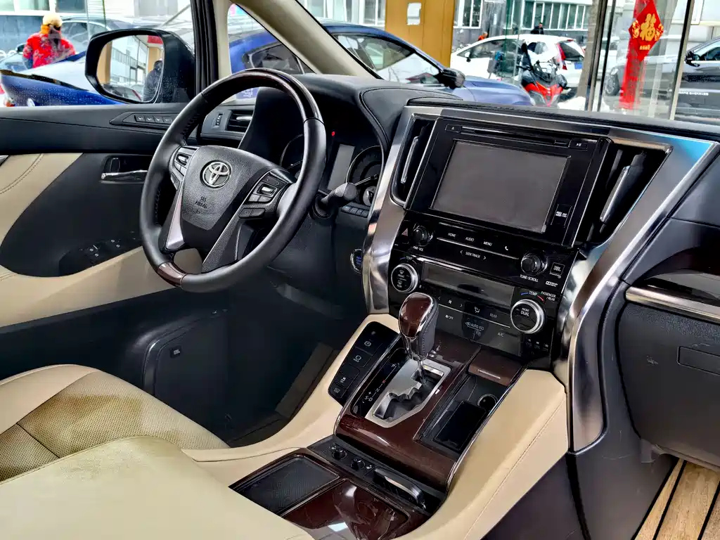 TOYOTA ALPHARD 2016