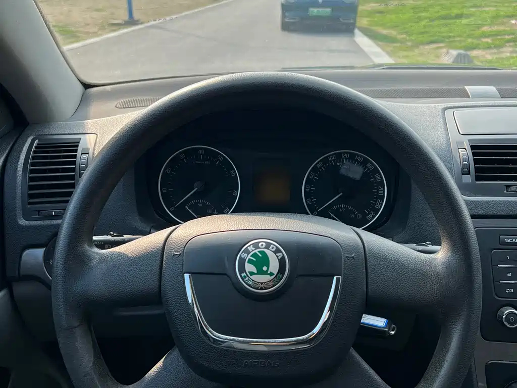 SKODA OCTAVIA 2013