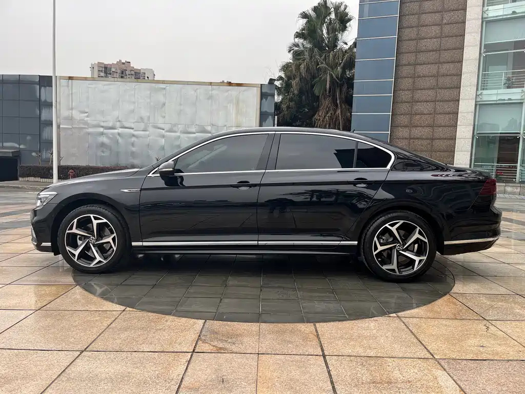 VOLKSWAGEN MAGOTAN 2024