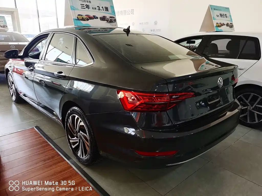 VOLKSWAGEN SAGITAR 2022