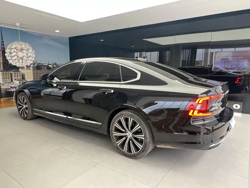 VOLVO S90 2023