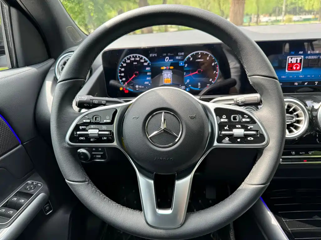 MERCEDES BENZ GLA 2023