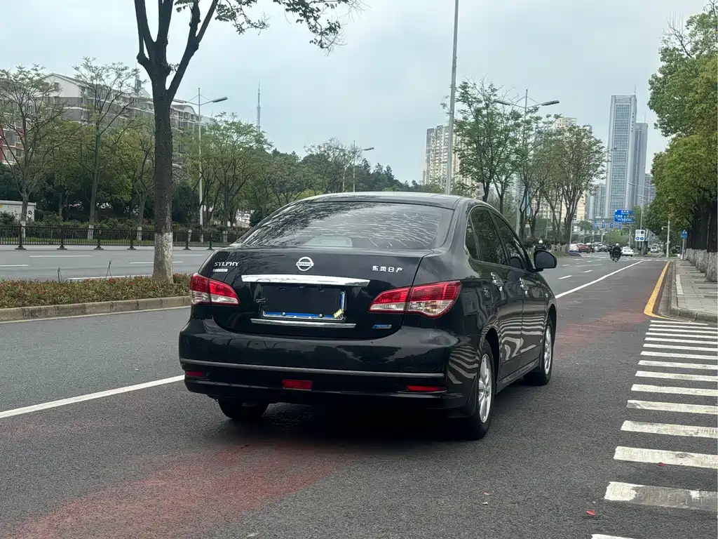 NISSAN SYLPHY 2017