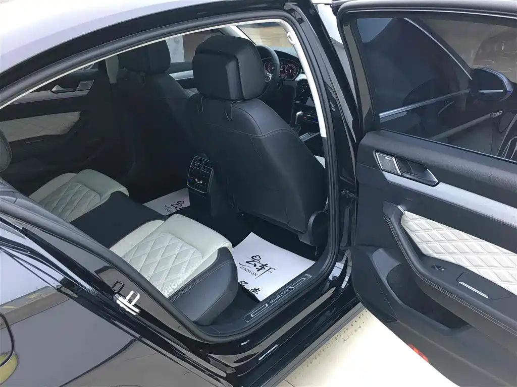 VOLKSWAGEN MAGOTAN 2022