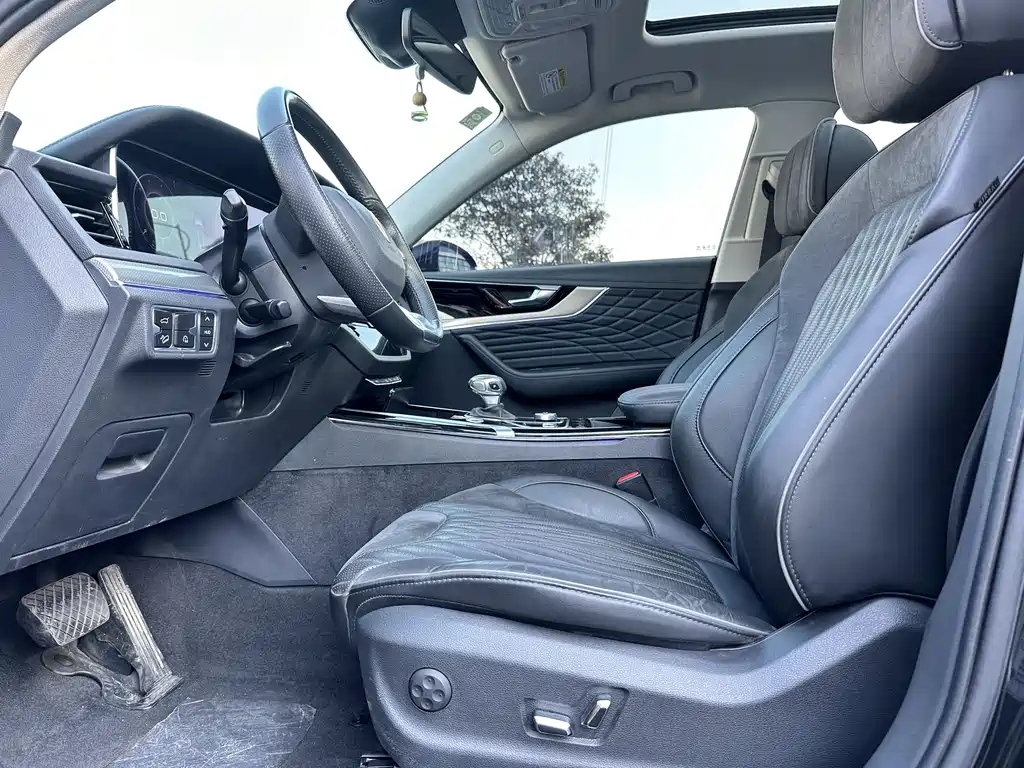 HONGQI HS5 2022