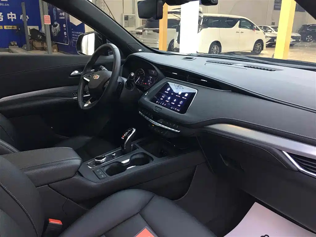 CADILLAC XT4 2023