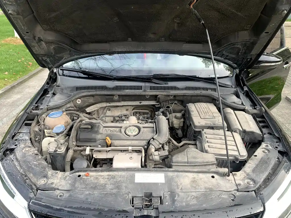 VOLKSWAGEN SAGITAR 2015