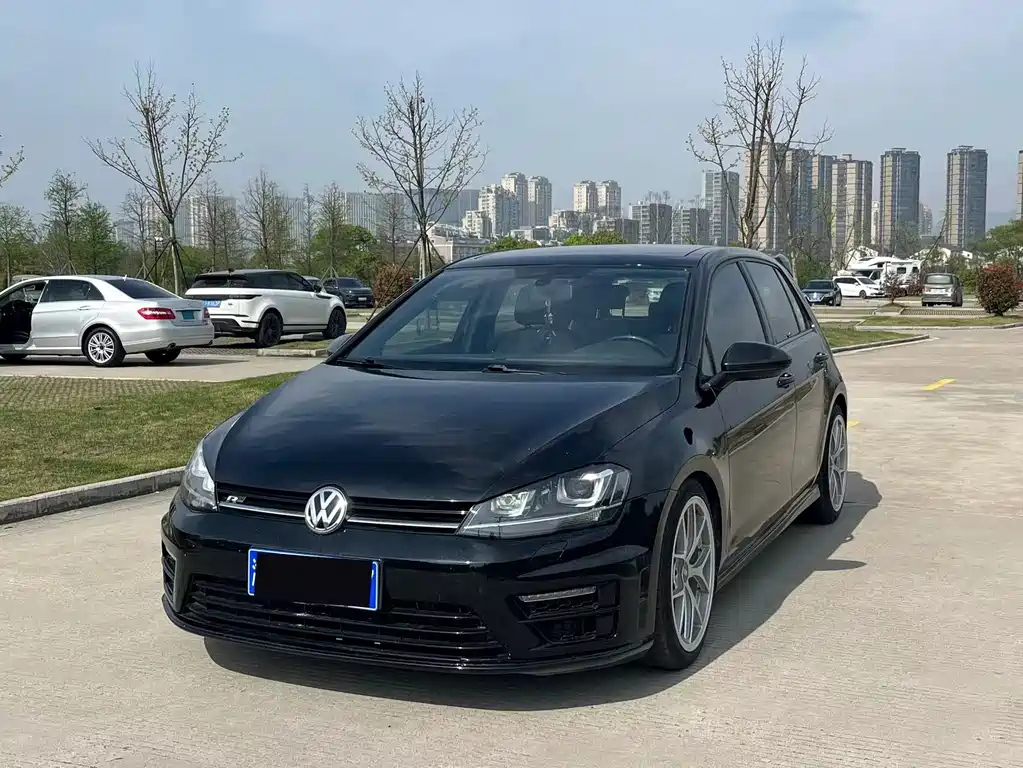 VOLKSWAGEN GOLF 2016