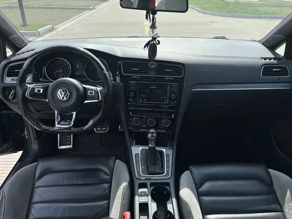 VOLKSWAGEN GOLF 2016