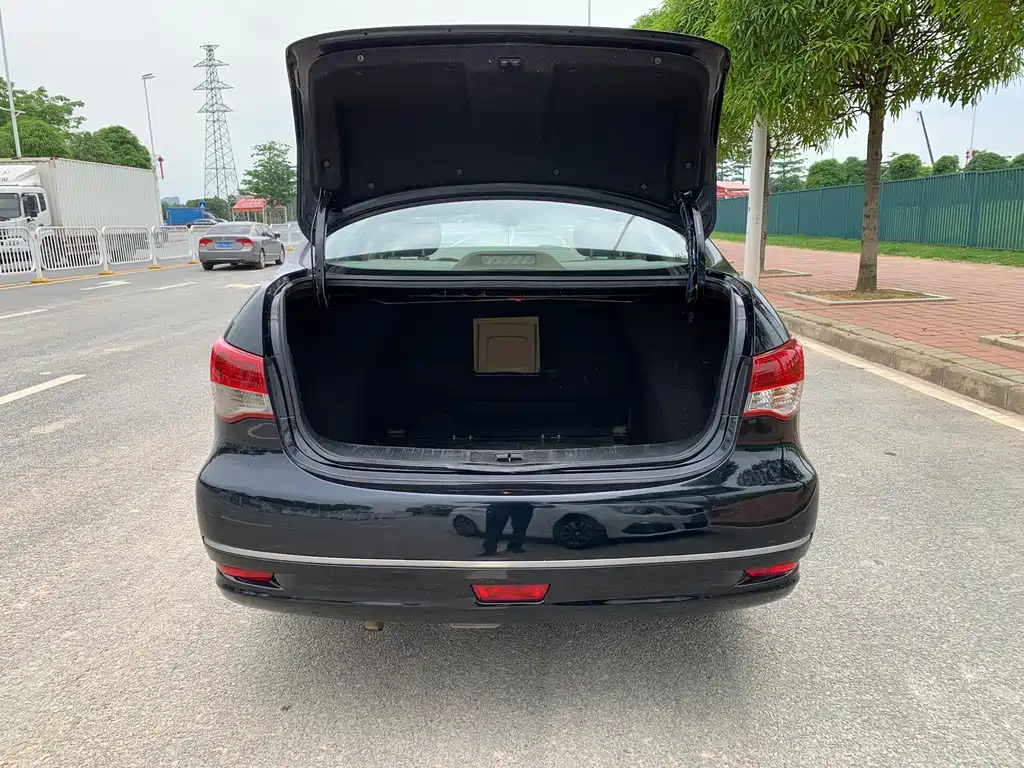 NISSAN SYLPHY 2013