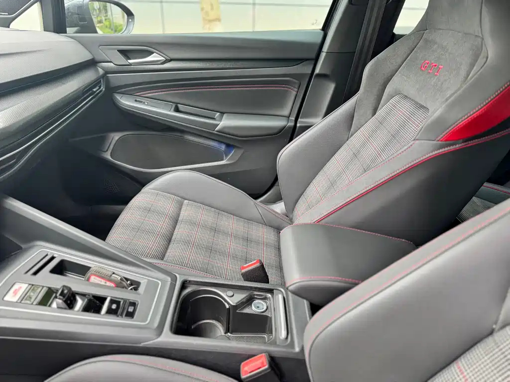 VOLKSWAGEN GOLF GTI 2021