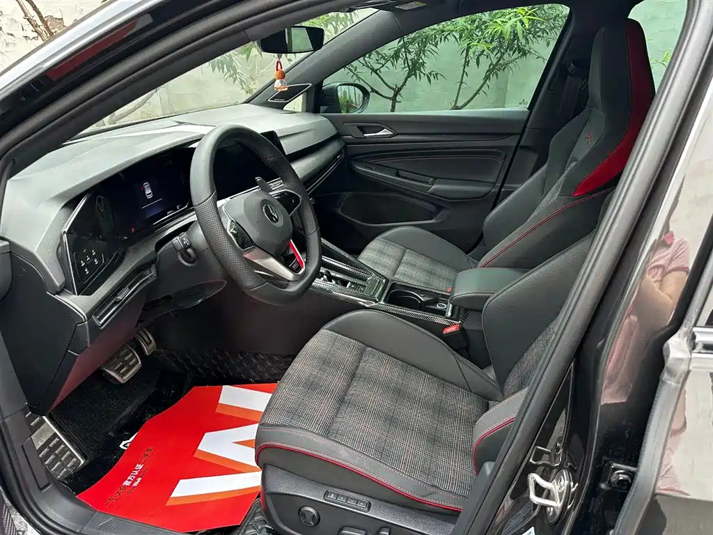 VOLKSWAGEN GOLF 2022