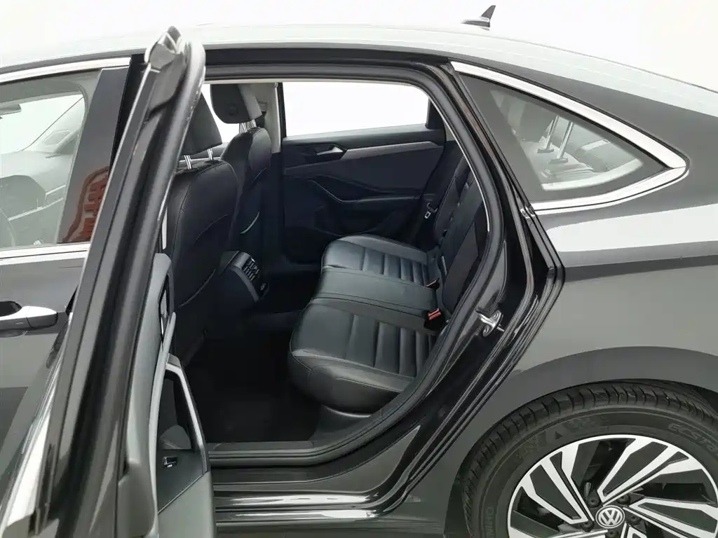 VOLKSWAGEN SAGITAR 2022