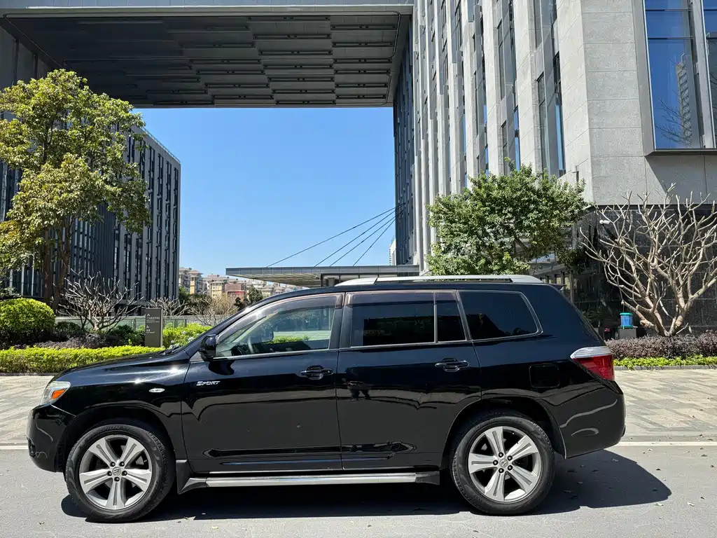 TOYOTA HIGHLANDER 2011