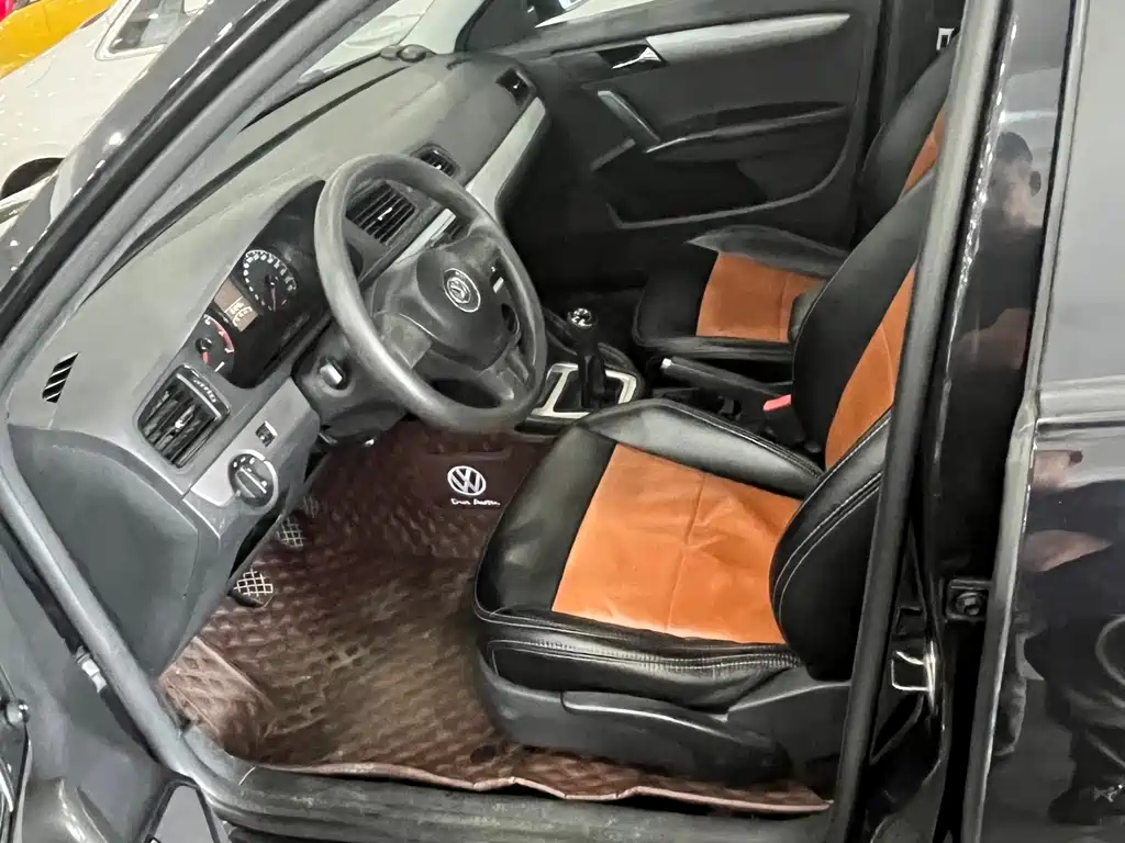 VOLKSWAGEN LAVIDA 2014