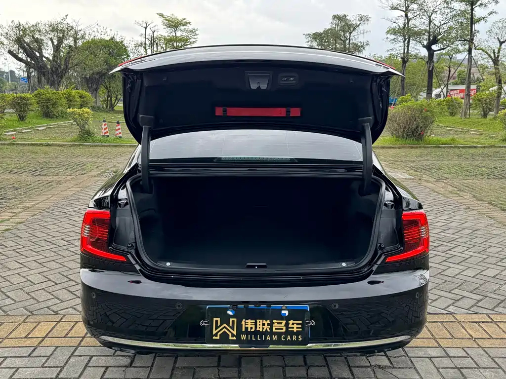 VOLVO S90 2023