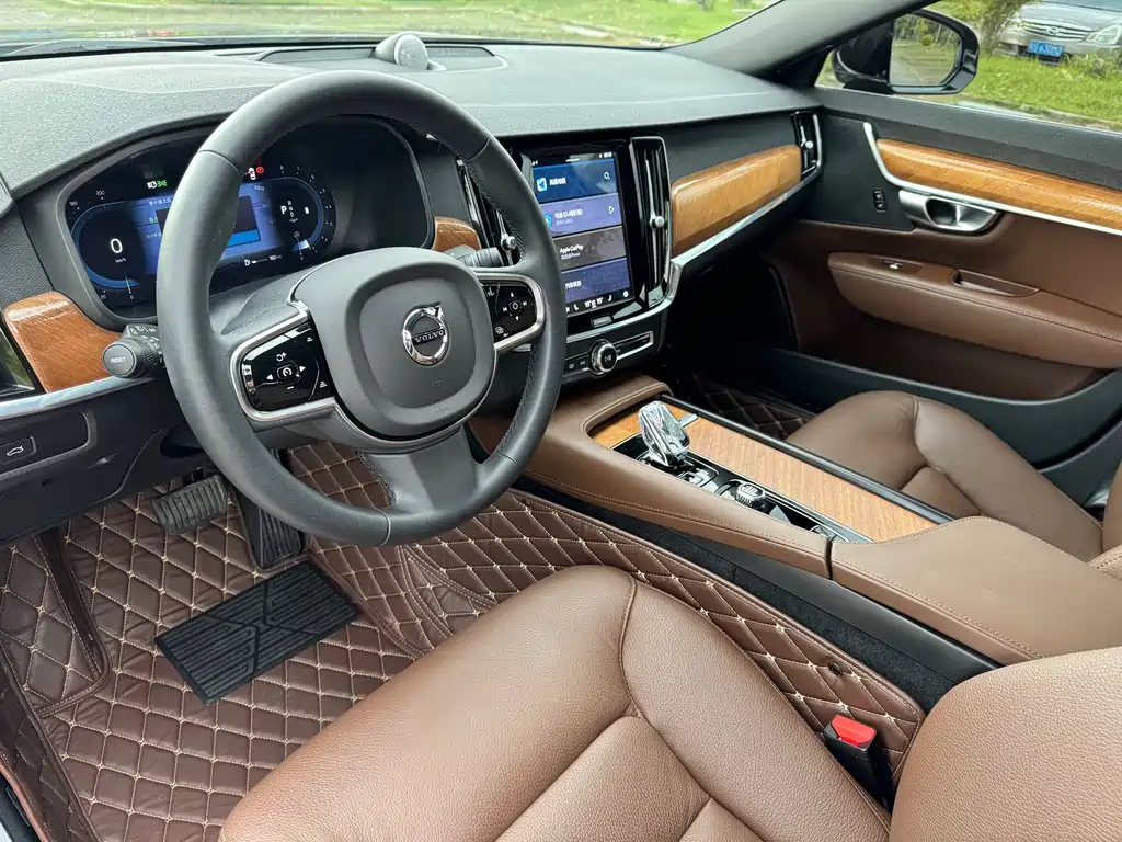 VOLVO S90 2023
