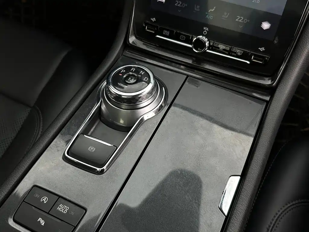 FORD TAURUS 2021