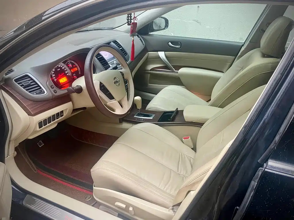 NISSAN TEANA 2010