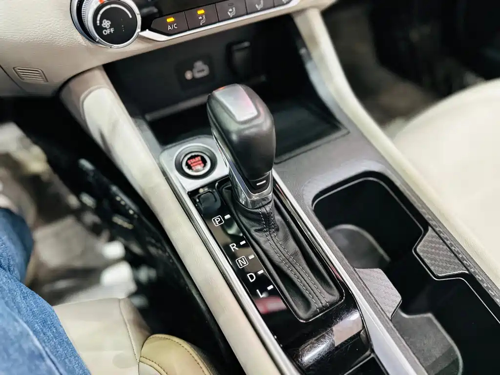 NISSAN SYLPHY 2020