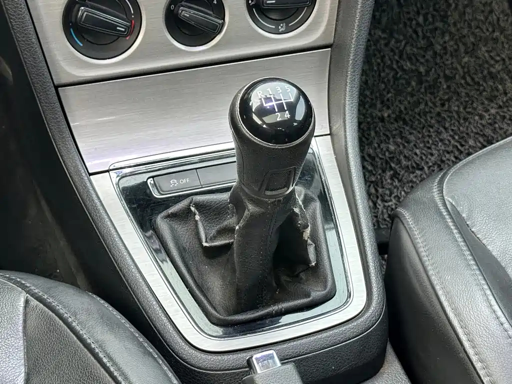 VOLKSWAGEN LAVIDA 2014