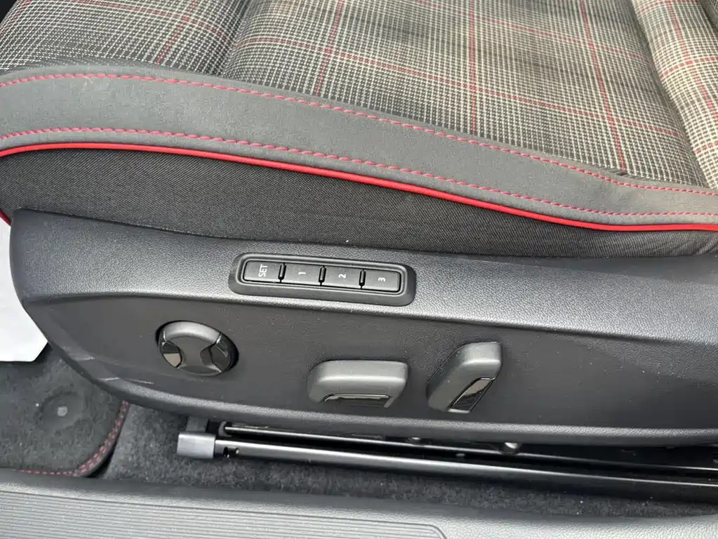 VOLKSWAGEN GOLF GTI 2023