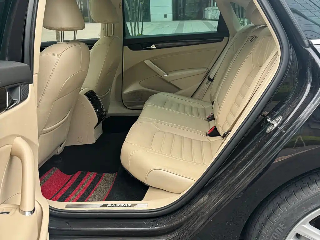 VOLKSWAGEN PASSAT 2014