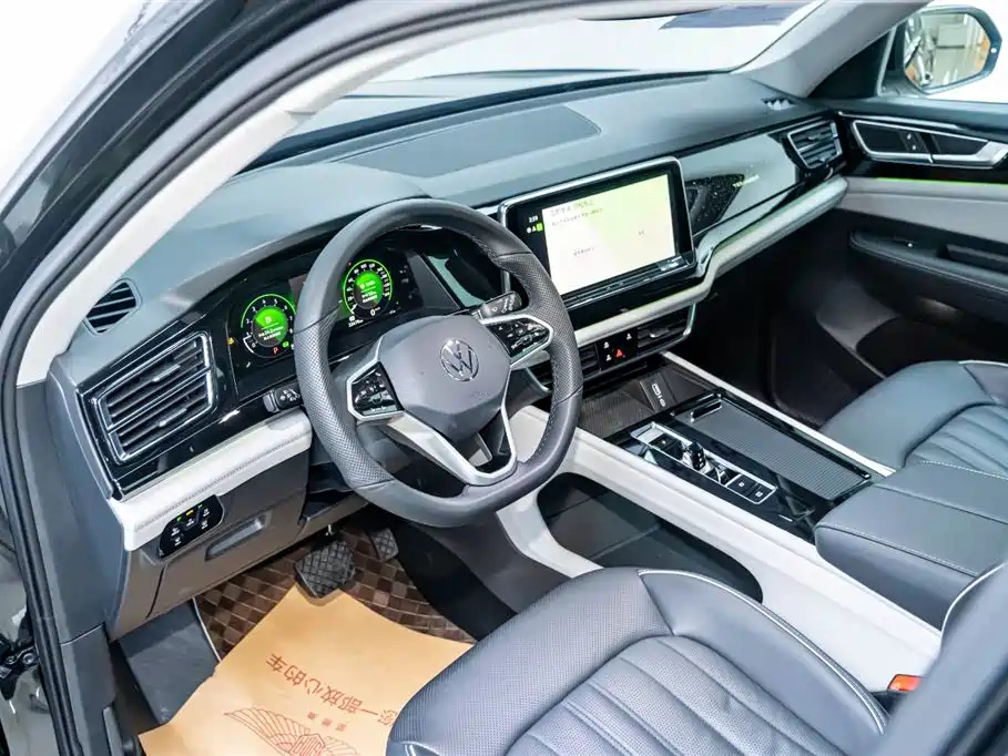 VOLKSWAGEN TOURAN 2023