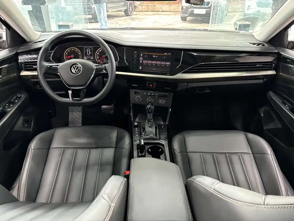 VOLKSWAGEN PASSAT 2023